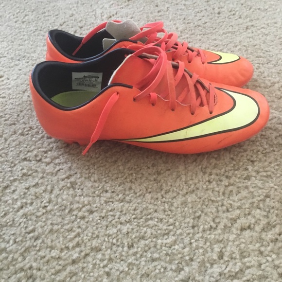 Shoes - Picture 3 of 8